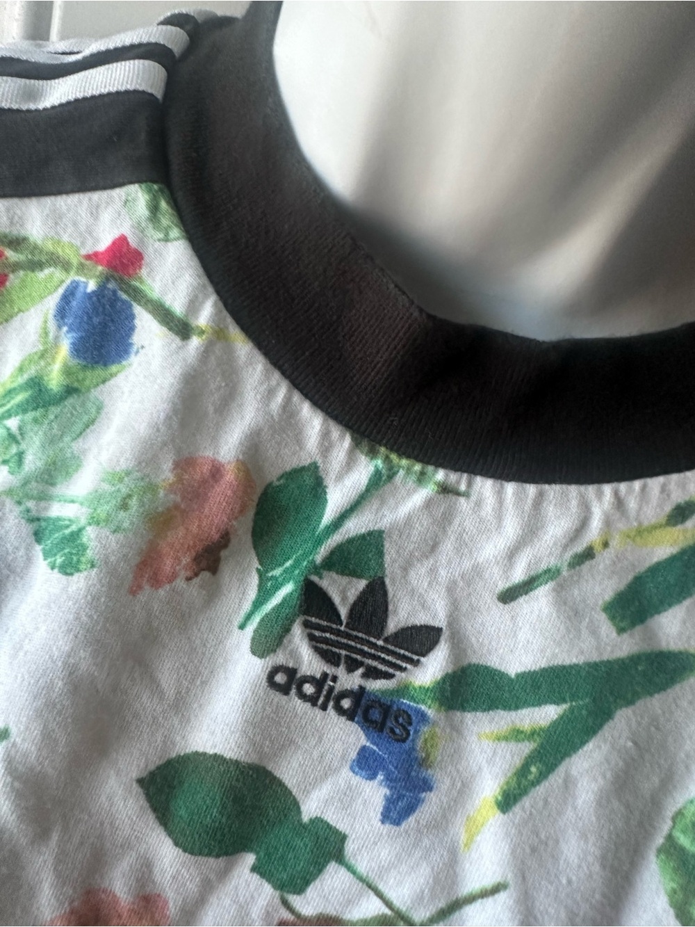 Adidas Originals Floral Cropped Tee White Black Stripe Shoulder Size S - Picture 3 of 8